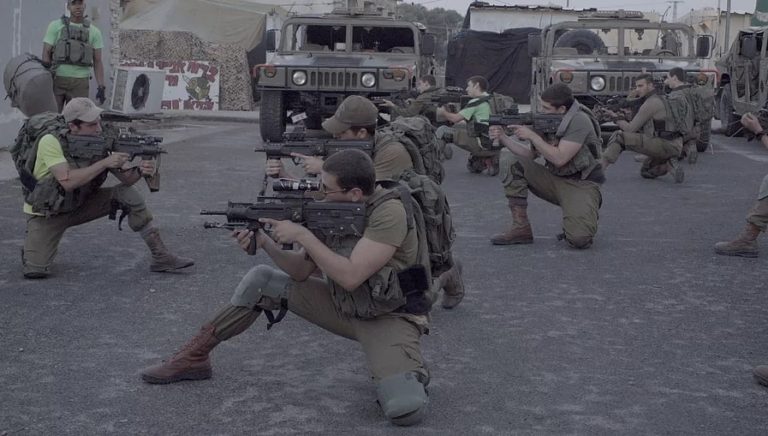 Cena do filme "Soldado Estrangeiro"
