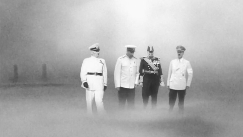 Churchill, Hitler, Mussolini e Stalin em cena do filme "Conto de Fadas"