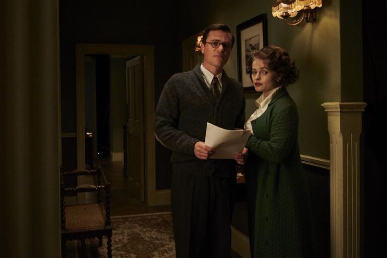 Johnny Flynn e Helena Bonham Carter em cena do filme "Uma Vida"