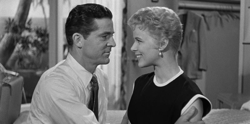 Dana Andrews e Sally Forrest em "No Silêncio de uma Cidade"