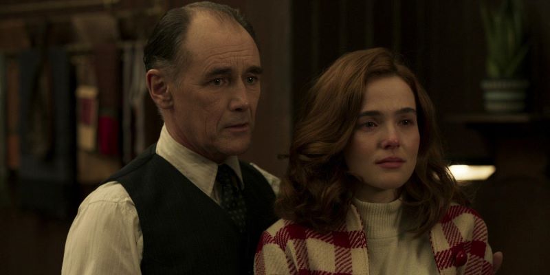 Mark Rylance e Zoey Deutch em "O Alfaiate"