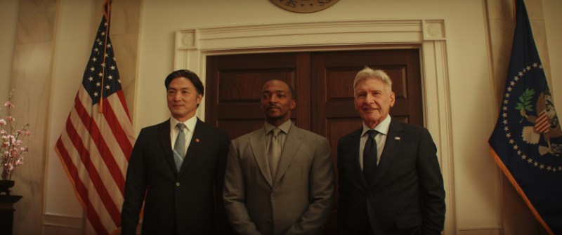 Takehiro Hira, Anthony Mackie e Harrison Ford em "Capitão América: Admirável Mundo Novo"