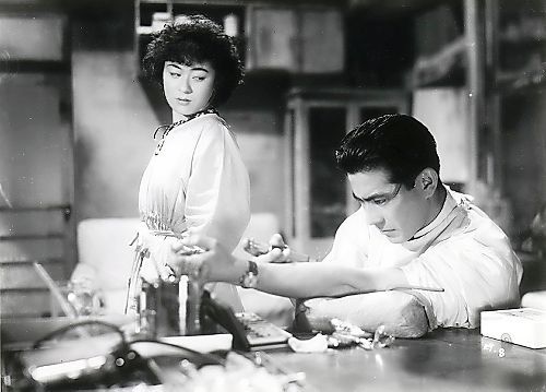 Noriko Sengoku e Toshiro Mifune em "Duelo Silencioso"