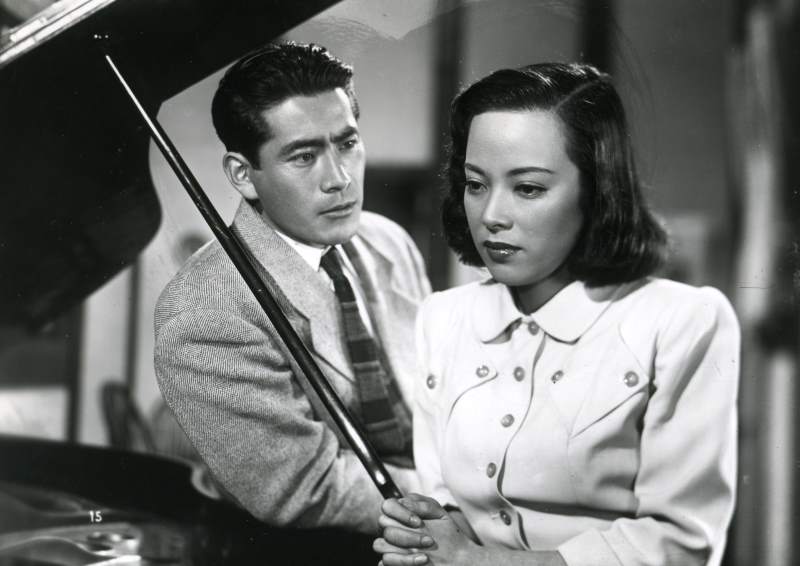 Toshiro Mifune e Shirley Yamaguti em "O Escândalo"