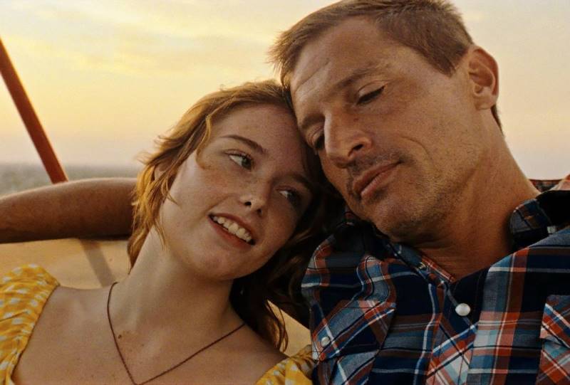 Suzanna Son e Simon Rex em "Red Rocket"