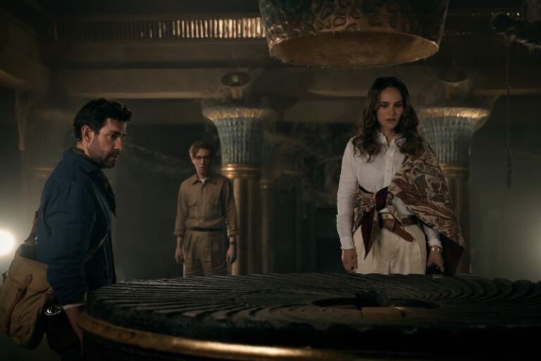 John Krasinski, Domhnall Gleeson e Natalie Portman em “A Fonte da Juventude”