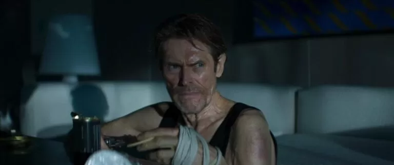 Willem Dafoe em "Dentro"