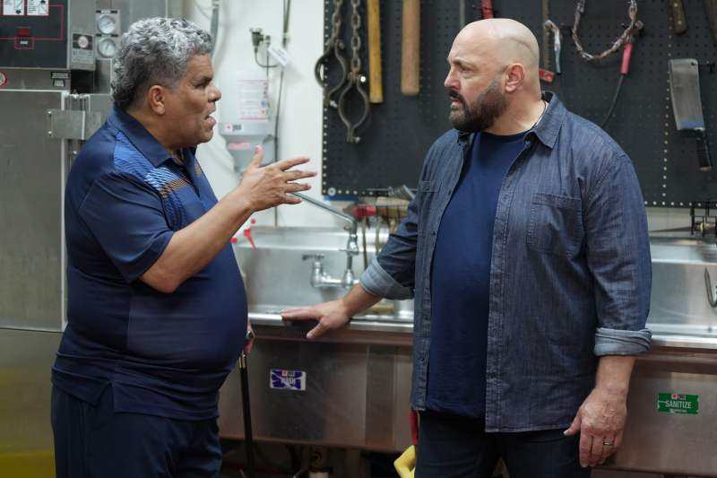 Luiz Gusmán e Kevin James em "Família à Prova de Balas" (divulgação/Diamond Films)