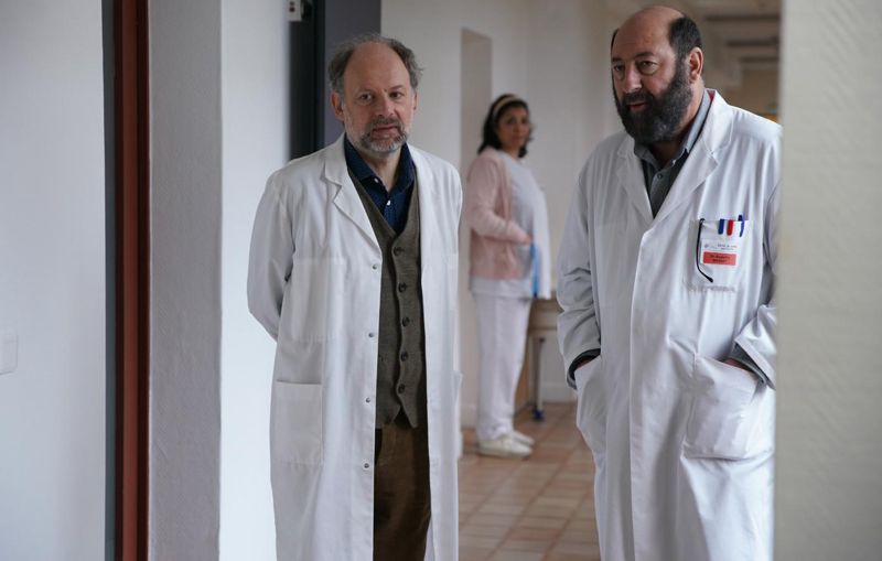 Denis Podalydès e Kad Merad em "Uma Bela Vida"