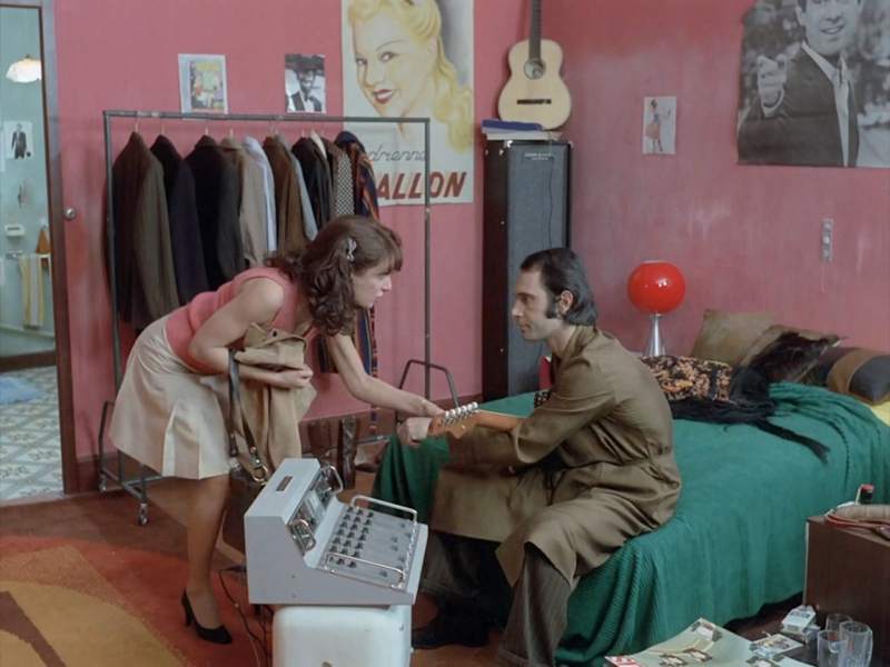 Bernadette Lafont e Philippe Léotard em Uma Jovem tão Bela Quanto Eu