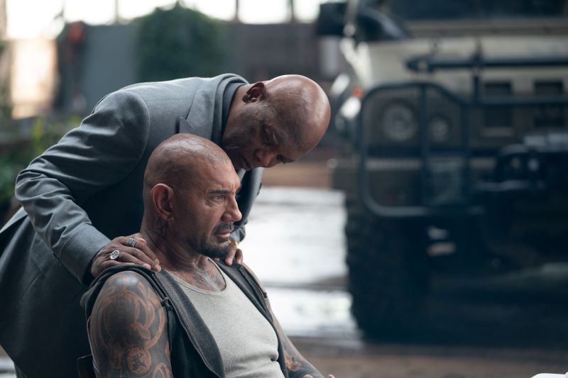 Samuel L. Jackson e Dave Bautista em "Caçadores do Fim do Mundo" (divulgação/Diamond Films)