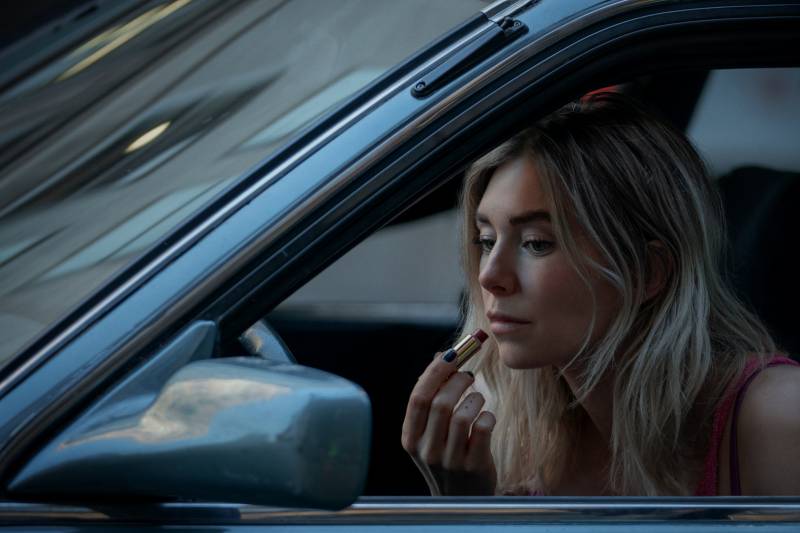 Vanessa Kirby em "A Noite Sempre Chega" (divulgação/Netflix/Cr. Allyson Riggs)