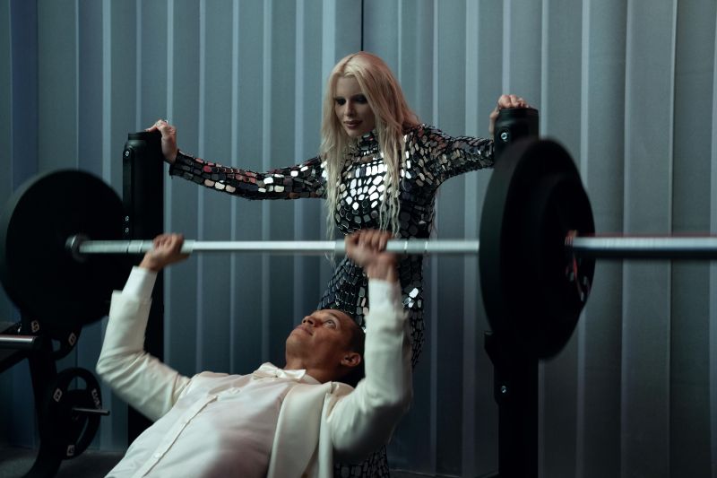 Tyriq Withers e Julia Fox em "GOAT"