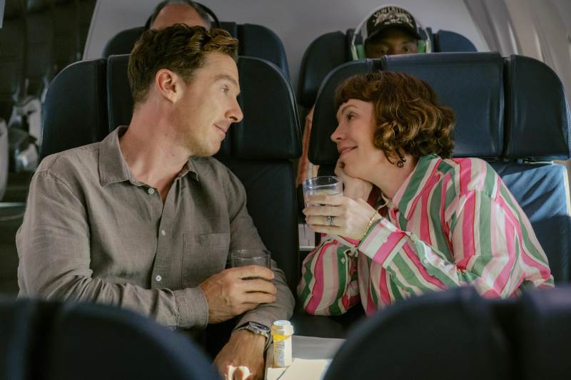 Benedict Cumberbatch e Olivia Colman em "Os Roses - Até que a Morte os Separe"
