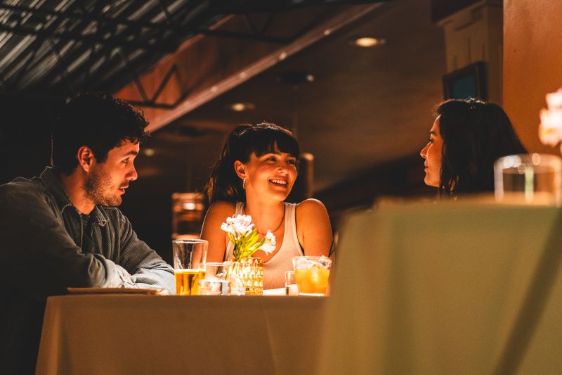 Cena de "Entre Nós - Uma Dose Extra de Amor"