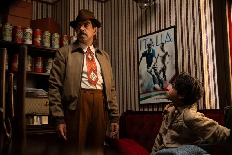 Pierfrancesco Favino e Antonio Guerra em "De Nápolis a Nova York"