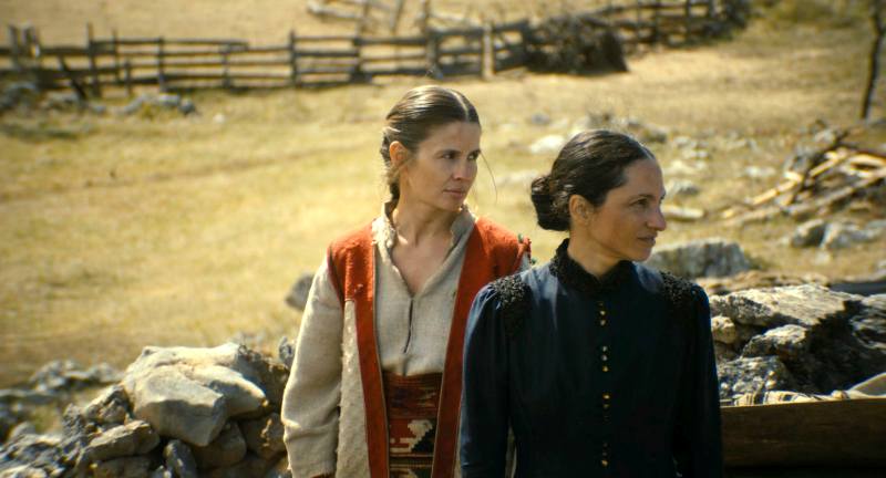 Ana Marija Veselčić e Manuela Martelli em "Deus Não Vai Ajudar" (divulgação/49ª Mostra)