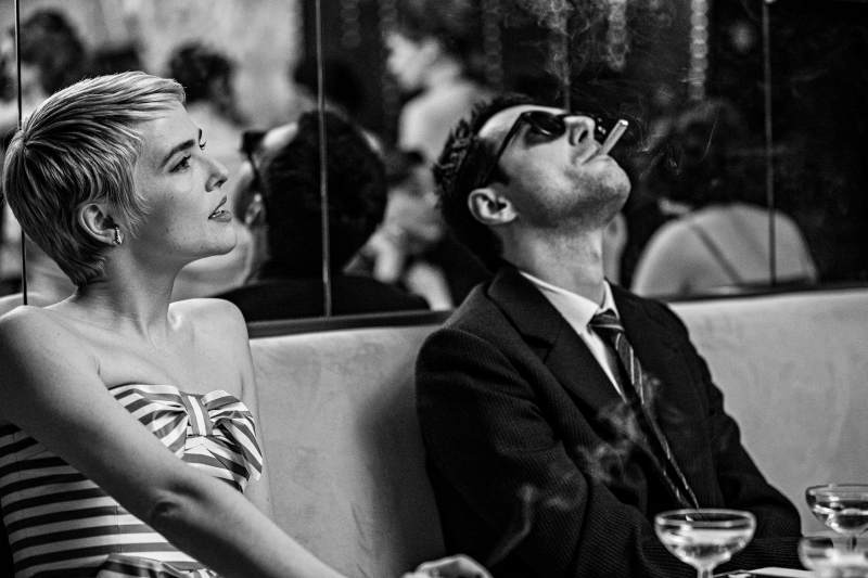 Zoey Deutch e Guillaume Marbeck em "Nouvelle Vague" (divulgação/49ª Mostra)