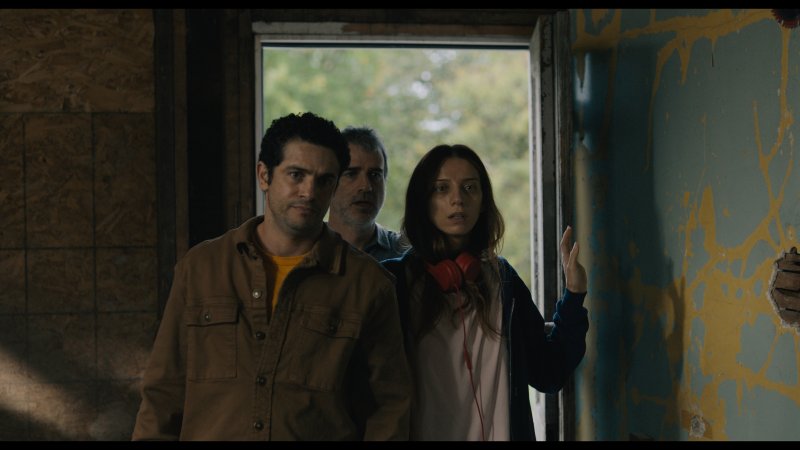 Vinicius de Oliveira, Daniel Hendler e Angela Sarafyan em "Quase Deserto" (divulgação: Pandora Filmes/crédito: Leslie Monteiro)