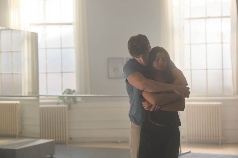 Siena Agudong e Noah Beck em "O Bad Boy e Eu" (divulgação/Diamond Films)