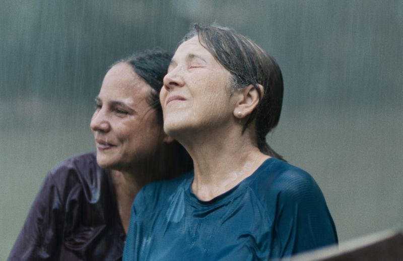 Jenny Navarrete e Paulina Garcia em "Querido Trópico" (divulgação/Filmes do Estação)