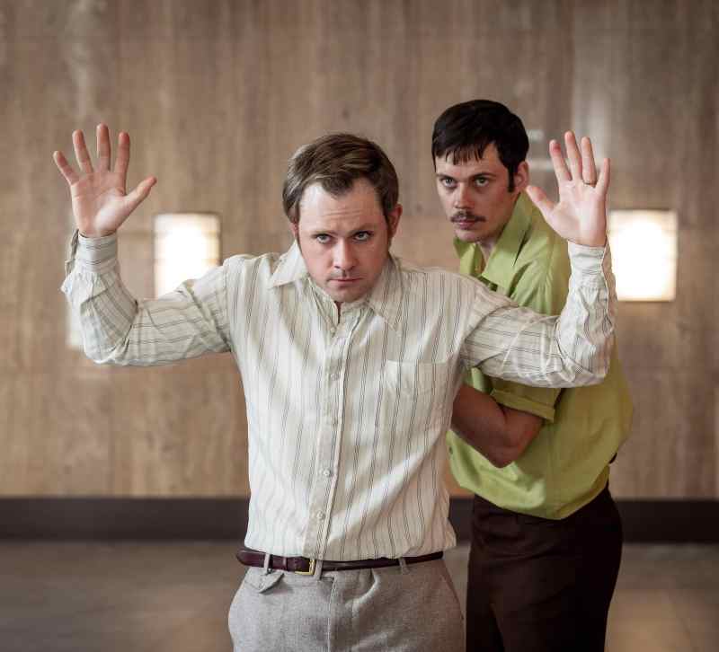 Bill Skarsgård e Dacre Montgomeryemn "63 Horas de Pânico"