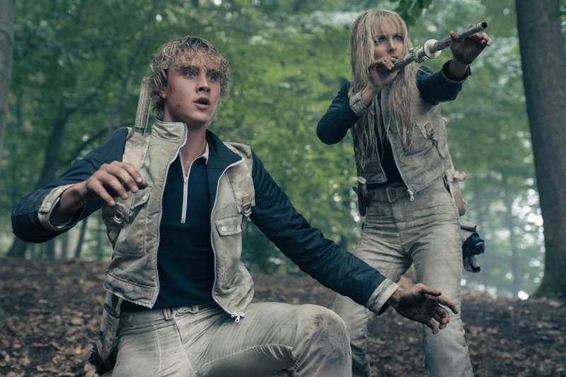 Joseph Zada e Mckenna Grace em "Jogos Vorazes: Amanhecer na Colheita"
