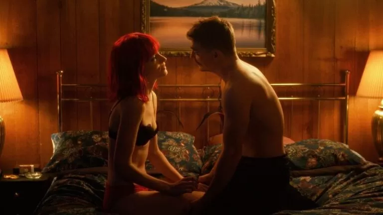 Willa Fitzgerald e Kyle Gallner em "Desconhecidos" (divulgação)