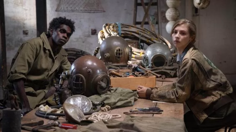 Jacob Junior Nayinggul e Hermione Corfield em "Terror no Rio"